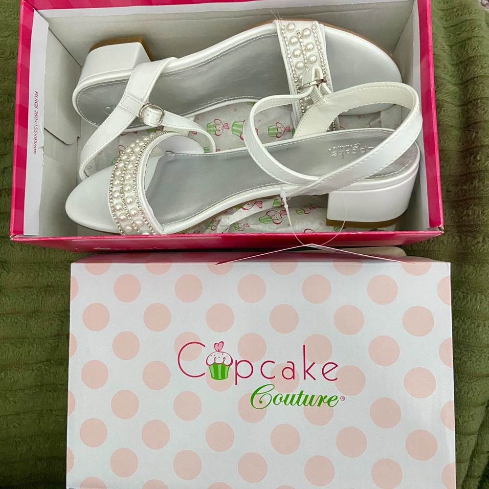 NWT-Cupcake Couture Grace Little/Big Kid Girls' Dress Sandal-4M
